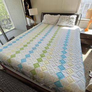 Vintage Hand Stitched Quilt 87x69 Retro Patchwork Diamond Baby Washcloth Ruffle